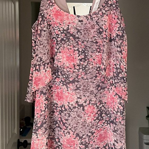 Sugarlips Floral Print Dress is So Feminine Size Small NWT - Picture 2 of 9